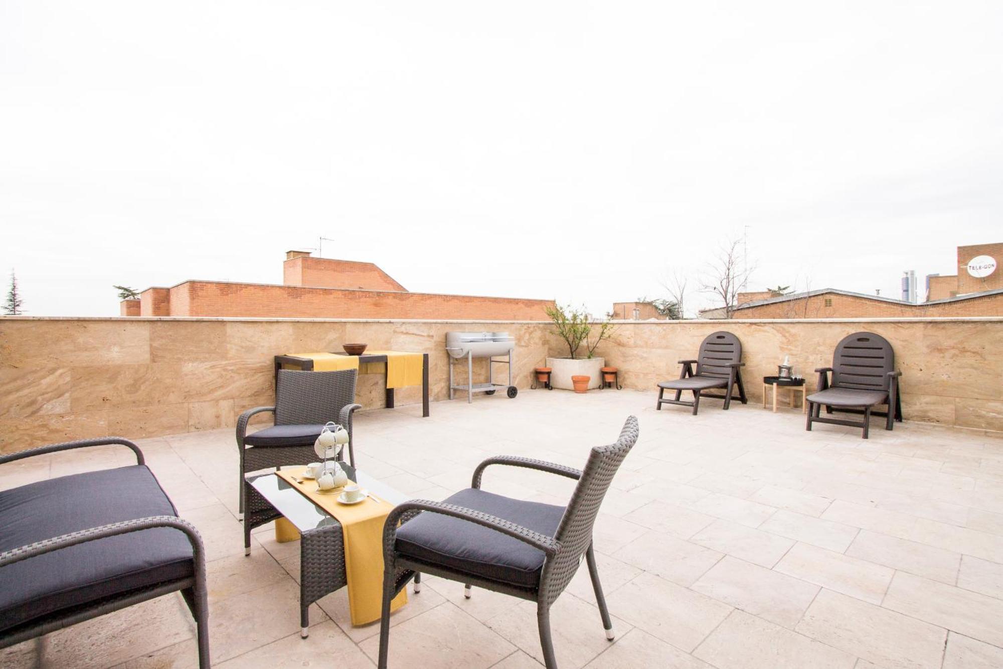 Apartamentos Villablino Arturo Soria Madrid Extérieur photo